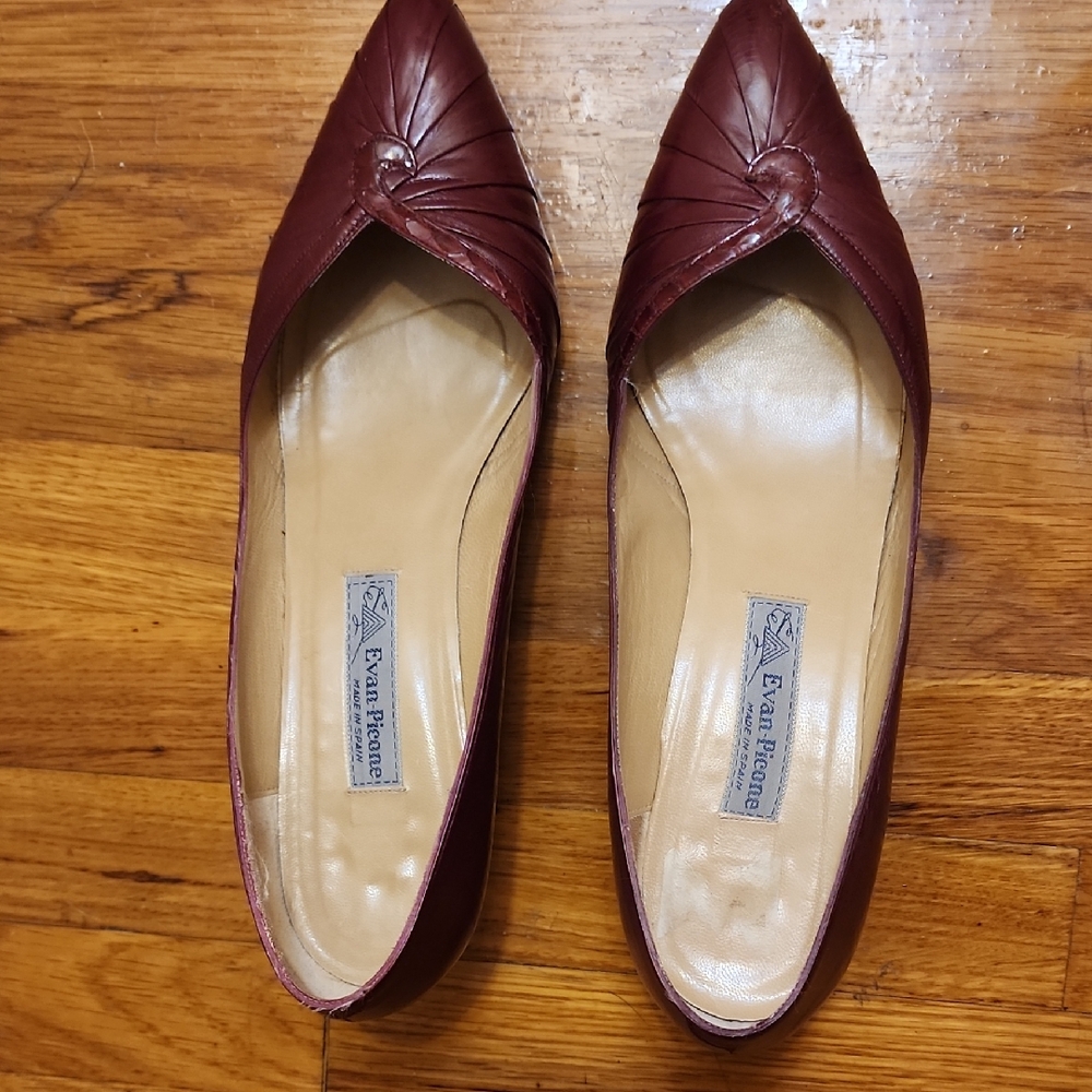 Evan Picone Burgundy Leather Kitten heels Size 10M